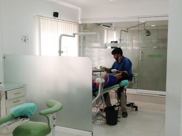 smile care dental clinic in thuravoor