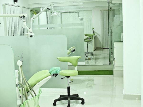 smile care dental clinic in thuravoor